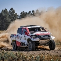 Alonso és Coma kemény tapasztalatszerzésre fontos lépés a Toyota Hiluxal a dakarhoz vezető úton?