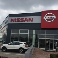 Eredményromlás miatt csökkentette éves előrejelzését a Nissan