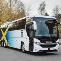Az új Scania busz innovatív megoldásokat kínál a svéd sífutó válogatottnak