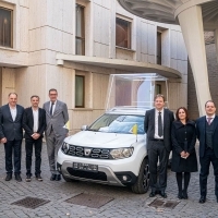 Dacia Duster lesz az új Pápamobil