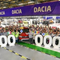 Elkészült az ötszázezredik Duster a Dacia romániai gyárában