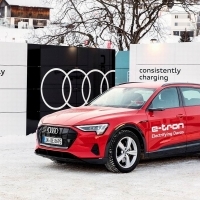 Az Audi fenntartható mobilitással és töltési megoldásokkal érkezett a davosi Világgazdasági Fórumra