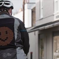 A Ford által fejlesztett Emoji Dzseki segít okosan használni az utakat