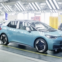 A Volkswagen a Siemens támogatásával fejleszti elektromos autóinak digitalizált gyártását