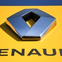 A Renault 5 milliárd, az  Air France 7 milliárd eurós hitelt kap a francia kormánytól és bankoktól