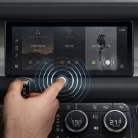 A Jaguar Land Rover fizikai érintés nélküli érintőképernyőt fejleszt