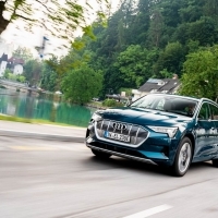 Világszerte vezető piaci szegmensében az Audi e-tron