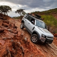 Újjászületett a terepjárók etalonja: Goodyear abroncsokon érkezik a vadonatúj Land Rover Defender