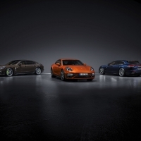 Új hibrid modell és kategóriaelső teljesítmény a Porsche Panamera esetében