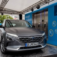 Magyarországon bemutatkozott a Hyundai hidrogén üzemanyagcellás járműve a NEXO