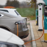 ITM: Júliusban már gazdasági társaságok is pályázhatnak elektromos gépjárművekre
