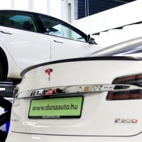 Megnyílt az első és egyetlen magyarországi Tesla Approved Body Shop Óbudán
