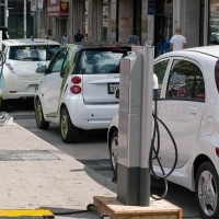 Ugrás előtt áll az elektromos járművek töltésének piaca
